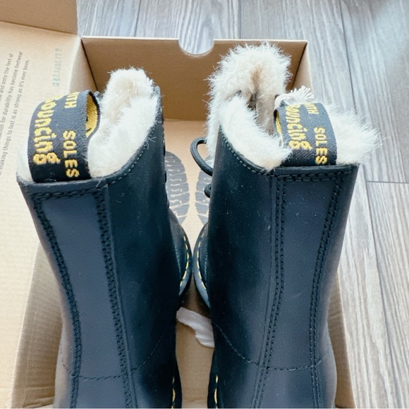 Dr. Marten’s 1460 Serena Core Faux Fur Lined NEW! Size 7 women’s leather boots - Picture 12 of 15